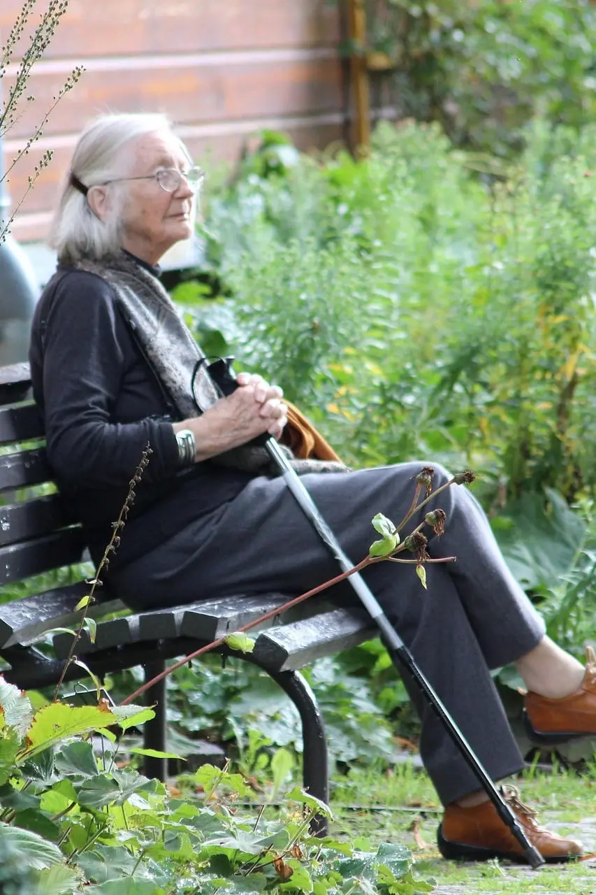 Warum immer mehr Senioren verkaufen, aber trotzdem in der Immobilie wohnen bleiben